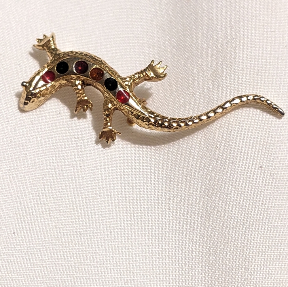 CES Lizard Brooche with multi colored jewels down the back. With clasp closure.